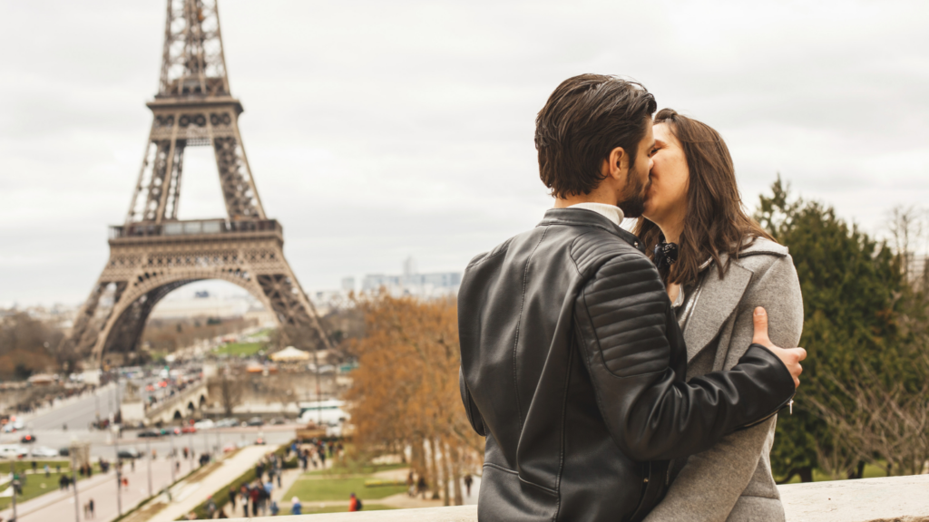 Le "French Kiss" : Un Baiser à la Française sous le Regard du Monde